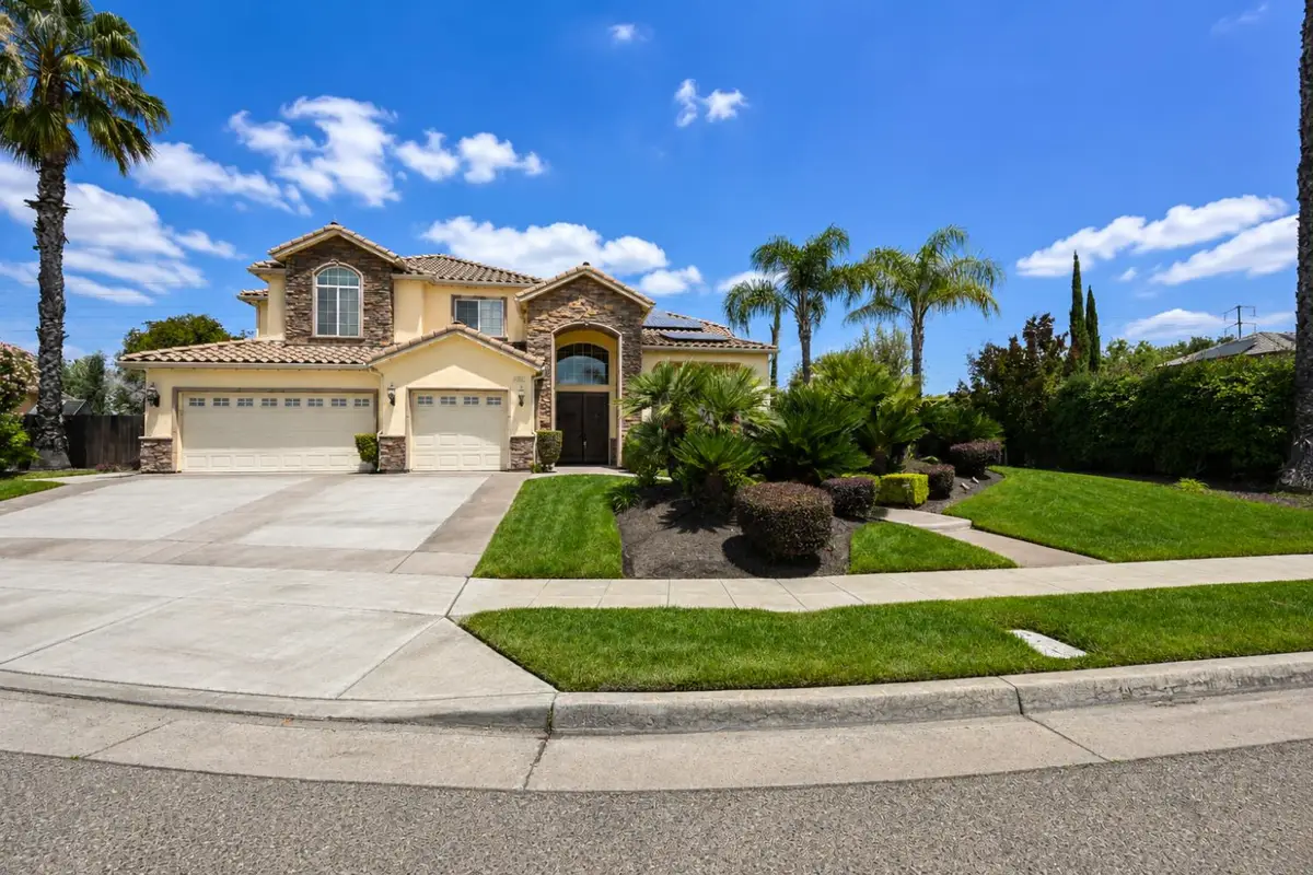 2182 E Carnoustie Avenue, Fresno, CA 93730 - #1