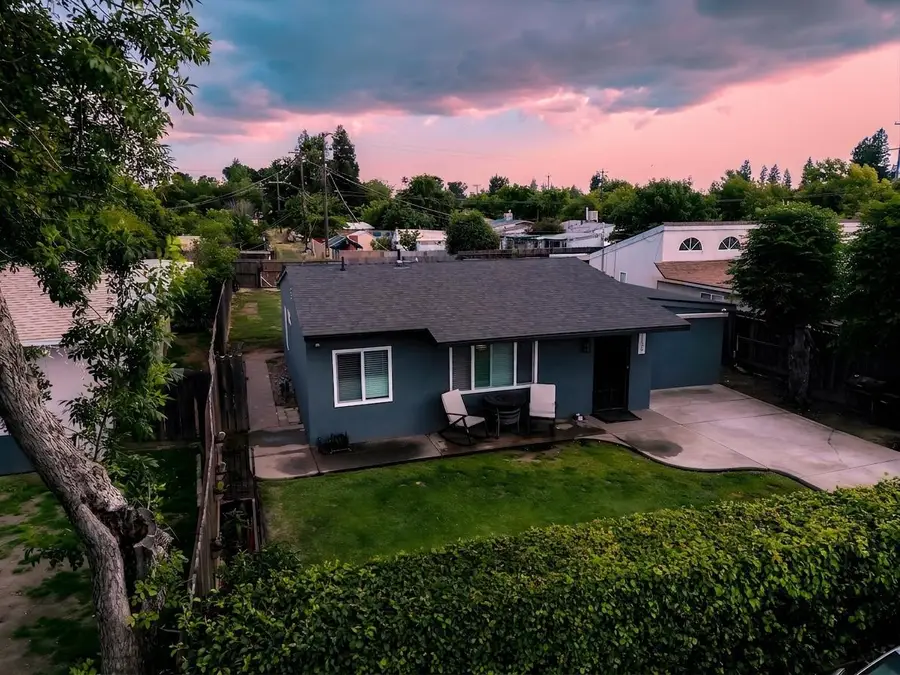 1129 W Locust Avenue, Pinedale, CA 93650 - #3