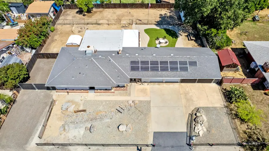 5431 E Indianapolis Avenue, Fresno, CA 93727 - #2