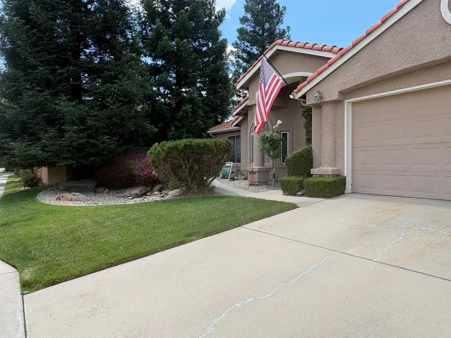8263 N Mcdonald Avenue, Fresno, CA 93720 - #3