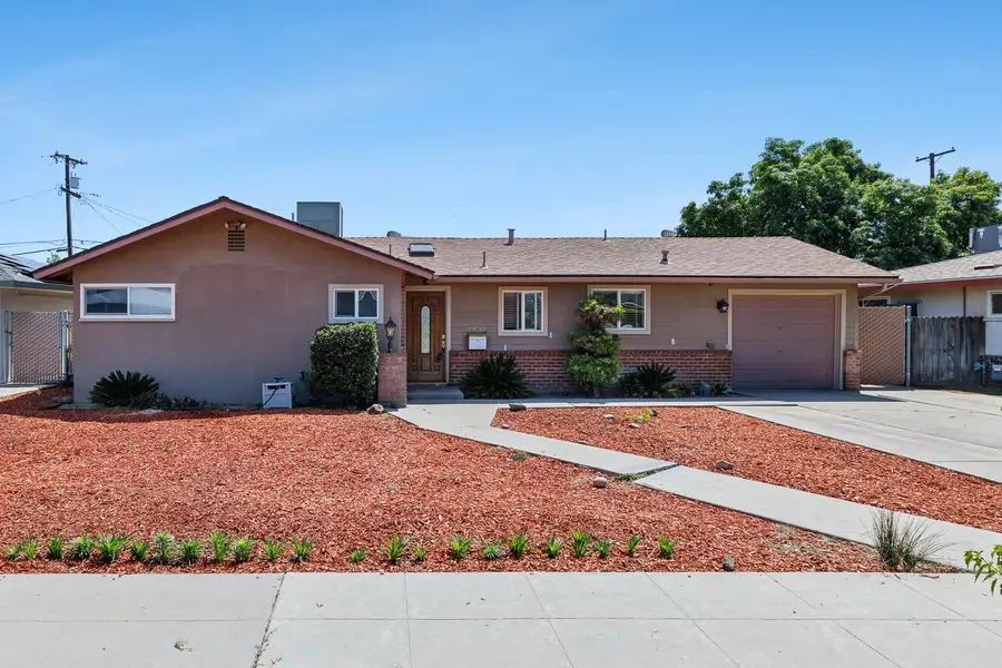 2834 N Boyd Avenue, Fresno, CA 93703 - #2