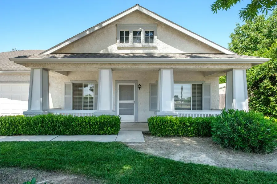 159 W Lindquist Street, Kingsburg, CA 93631 - #3