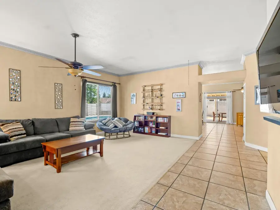 1676 Riverglen Way, Coalinga, CA 93210 - #3
