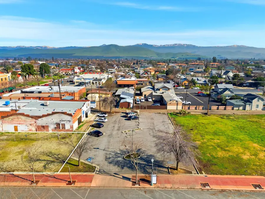 100 E Honolulu Street, Lindsay, CA 93247 - #2