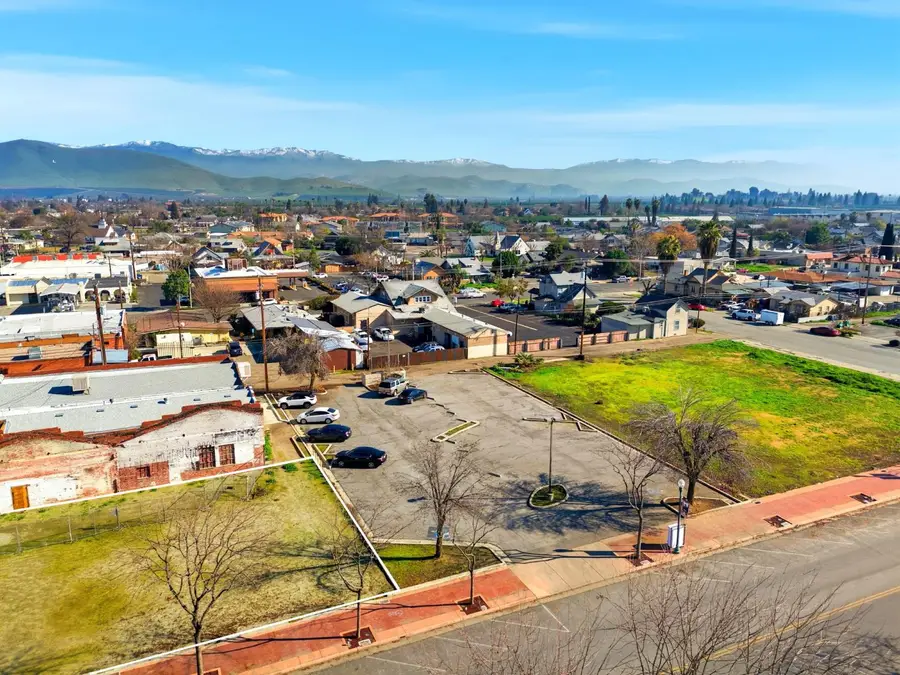 100 E Honolulu Street, Lindsay, CA 93247 - #3