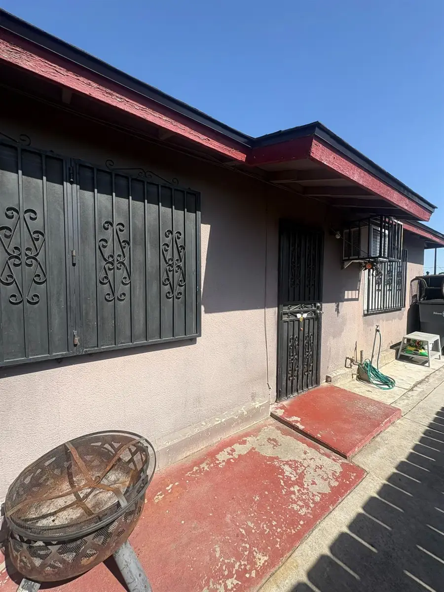 3555 E Mckinley Avenue, Fresno, CA 93703 - #3
