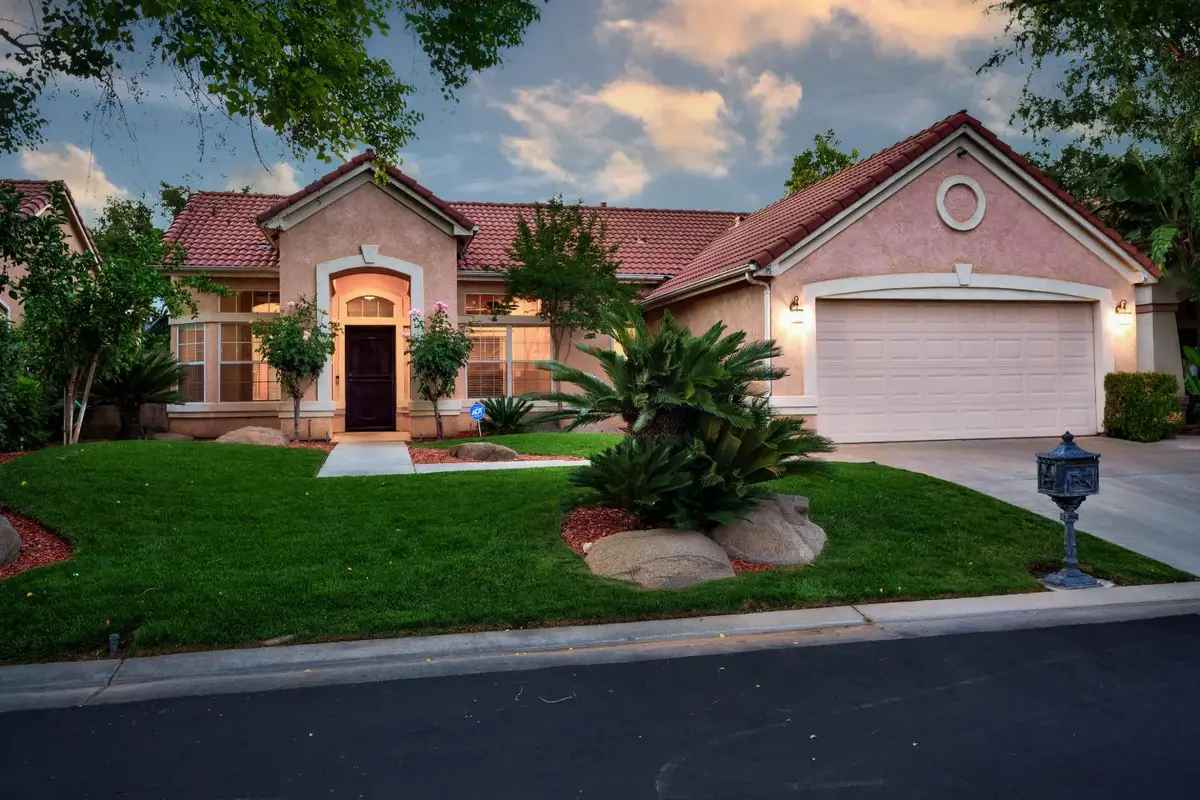 4634 W Oak Park Drive, Fresno, CA 93722 - #1