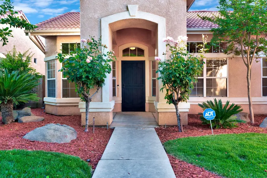4634 W Oak Park Drive, Fresno, CA 93722 - #2