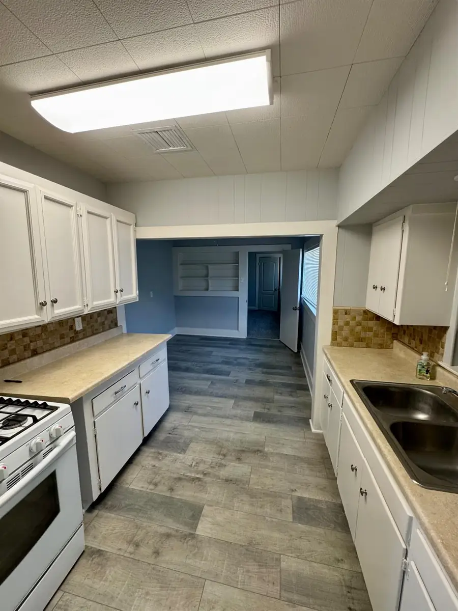 909 E Lincoln Avenue, Madera, CA 93638 - #3