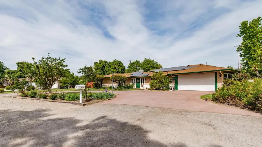 5767 E Park Circle Drive, Fresno, CA 93727 - #2