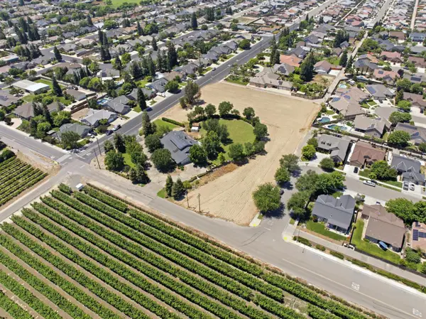 13935 S Madsen Avenue, Kingsburg, CA 93631