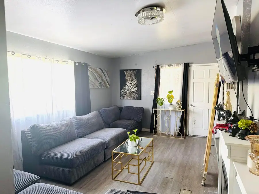 436 W Strother Avenue, Fresno, CA 93706 - #3