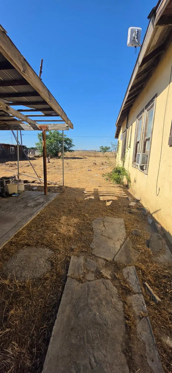 590 E Daleville Avenue, Fresno, CA 93706 - #3