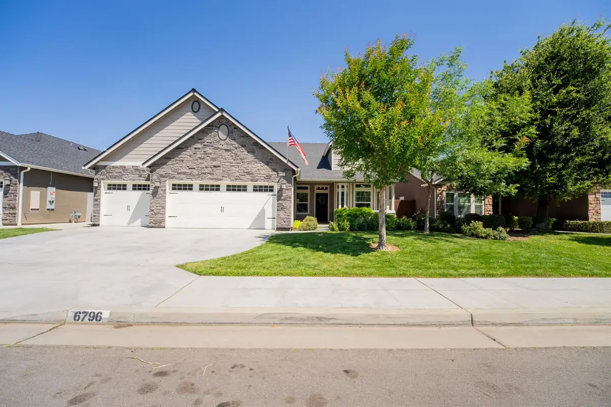 6796 W Oak Avenue, Fresno, CA 93722 - #1