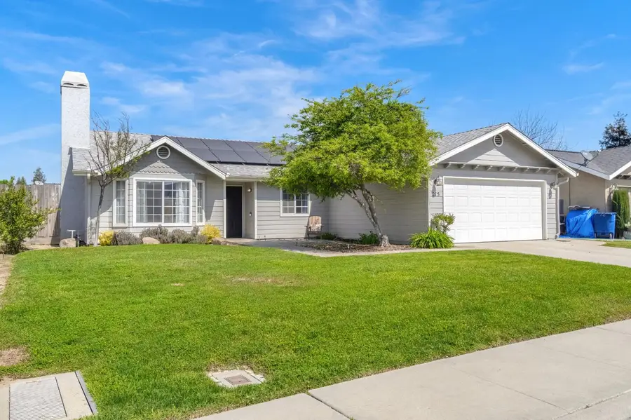 215 W Orange Street, Kingsburg, CA 93631 - #3