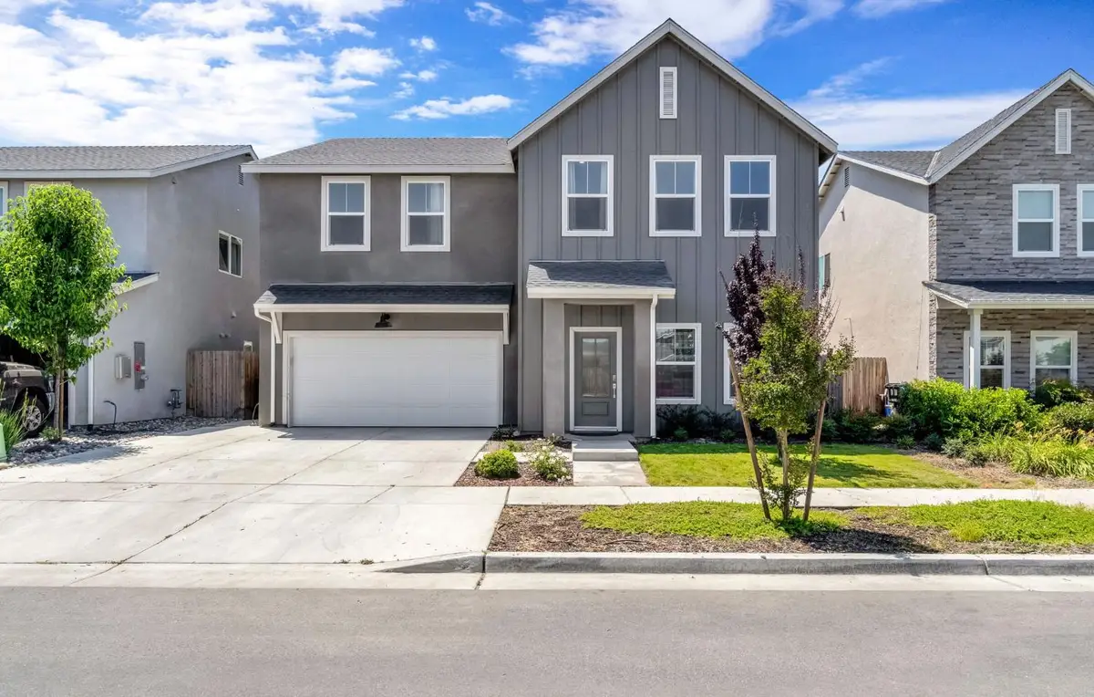 2453 W Claridge Way, Hanford, CA 93230 - #1