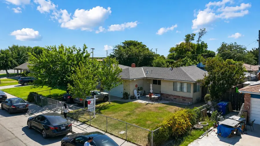 945 S 1st Street, Kerman, CA 93630 - #2