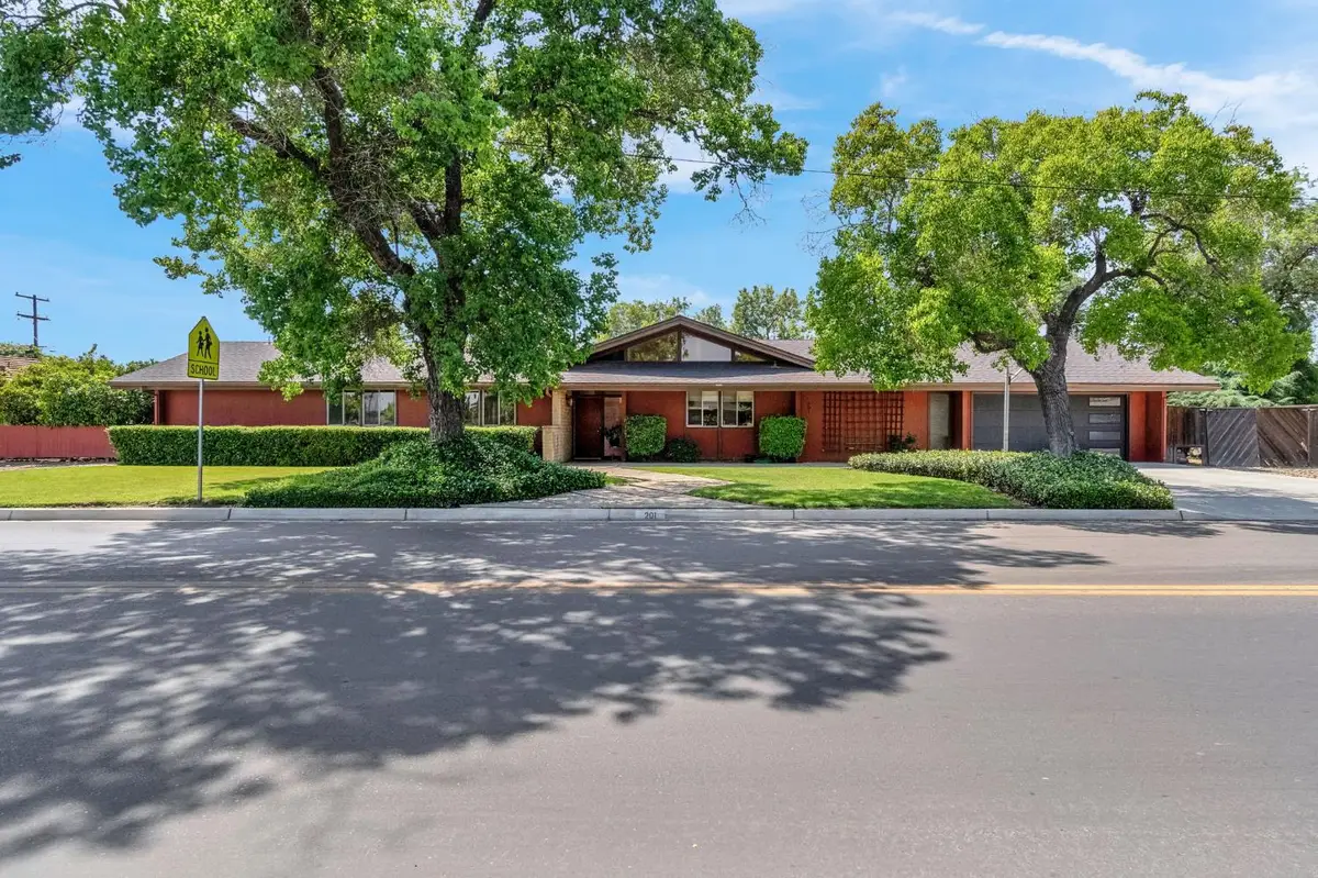 201 Hill Avenue, Sanger, CA 93657 - #1