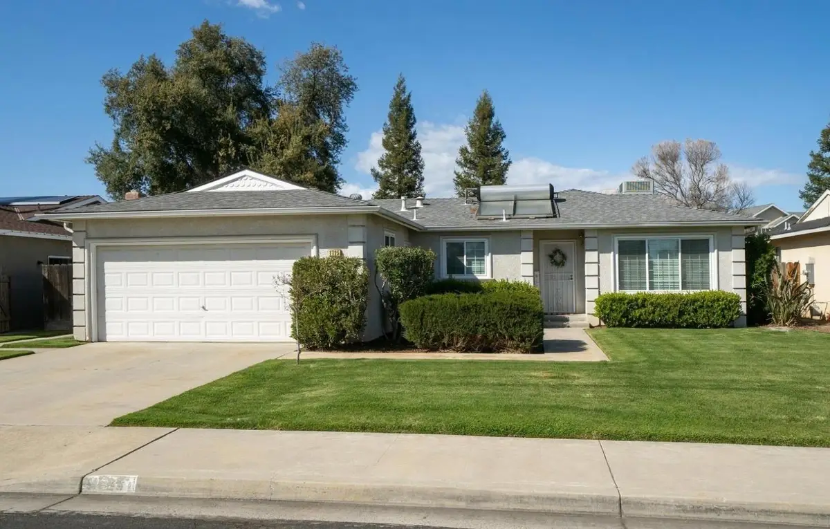 1725 Fairmont Avenue, Clovis, CA 93611 - #1