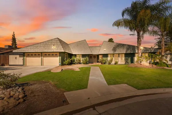 2778 W Robinwood Lane, Fresno, CA 93711