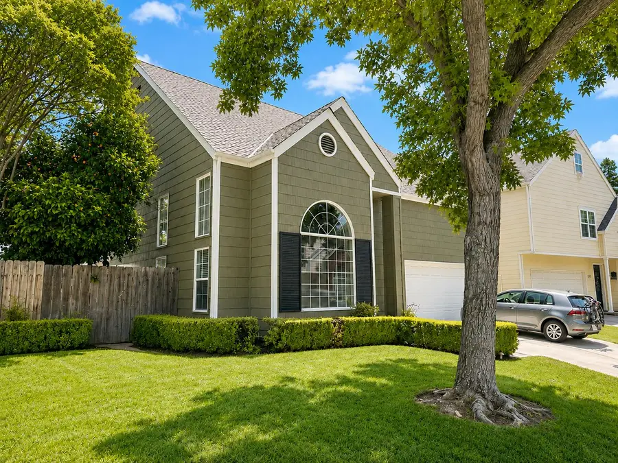 1047 E Monticello Circle, Fresno, CA 93720 - #2