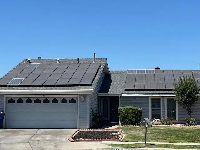 2208 S Garden Avenue, Fresno, CA 93725 - #2