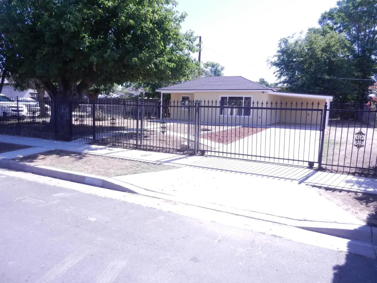 2413 S Sierra Vista Avenue, Fresno, CA 93725 - #1