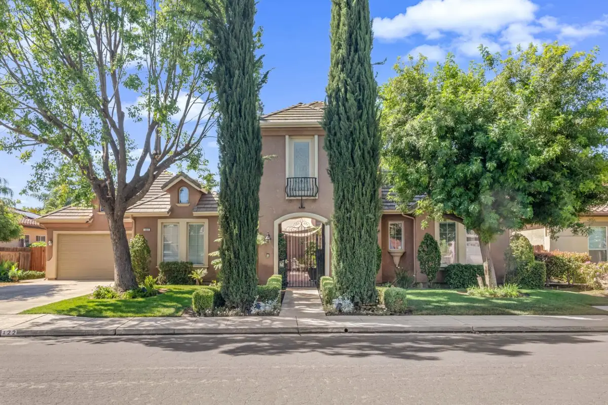122 W Goshen Avenue, Clovis, CA 93611 - #1