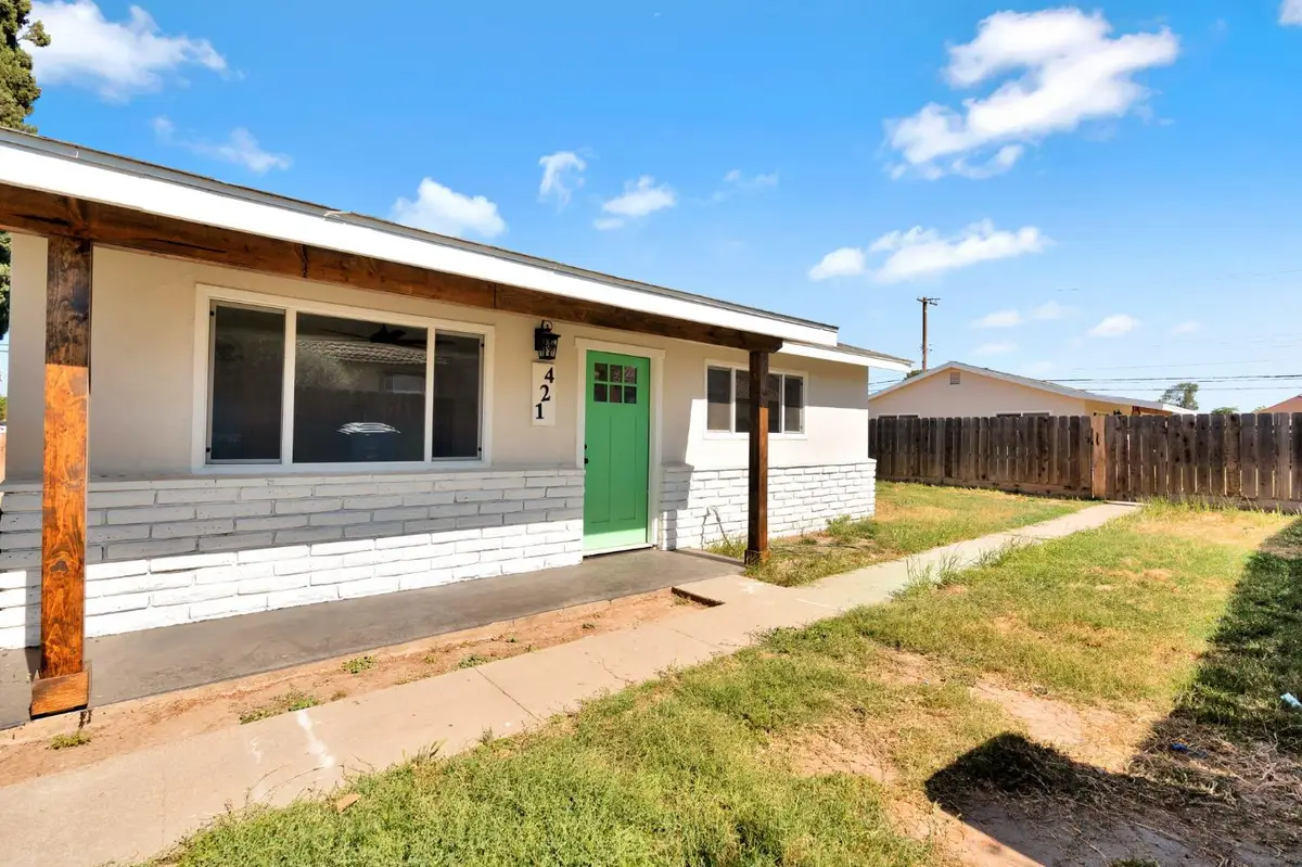 421 E 11th Street, Hanford, CA 93230 - #1
