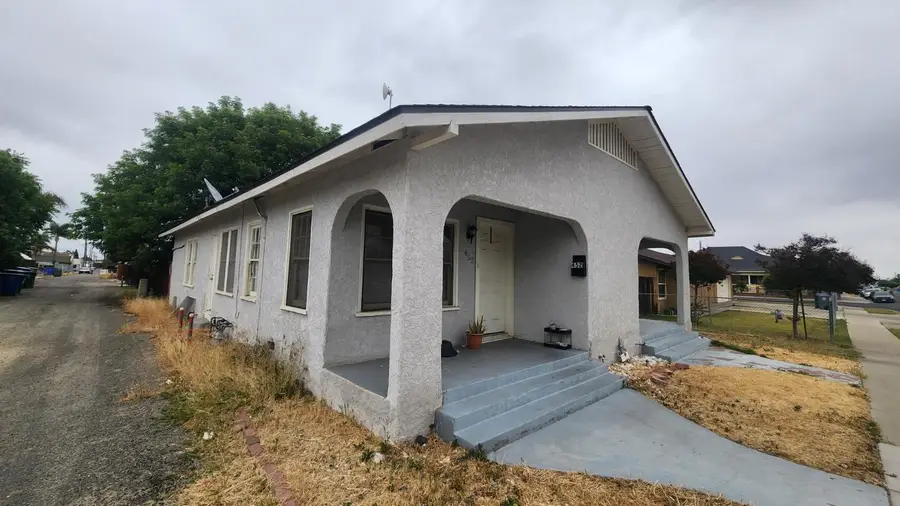 450 N 6th Street, Coalinga, CA 93210 - #2