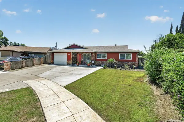 3097 W Sussex Way, Fresno, CA 93722