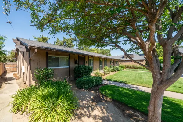 4849 N 7th Street #E, Fresno, CA 93726