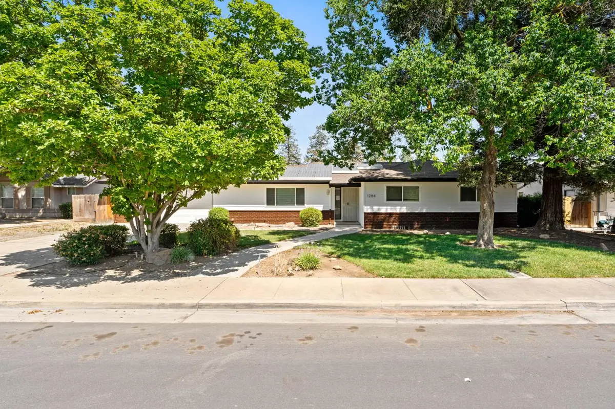1284 N Riverview Avenue, Reedley, CA 93654 - #1