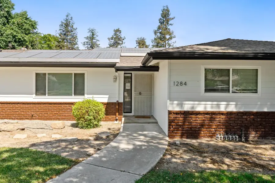 1284 N Riverview Avenue, Reedley, CA 93654 - #3