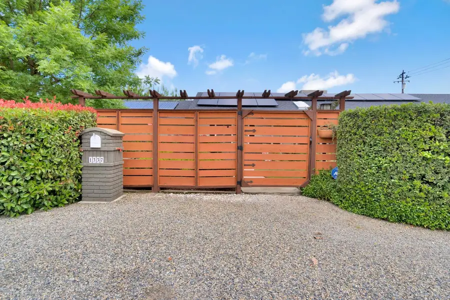 1337 E Rialto Avenue, Fresno, CA 93704 - #3