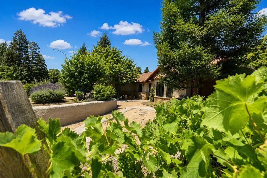 605 W Polson Avenue, Clovis, CA 93612 - #3