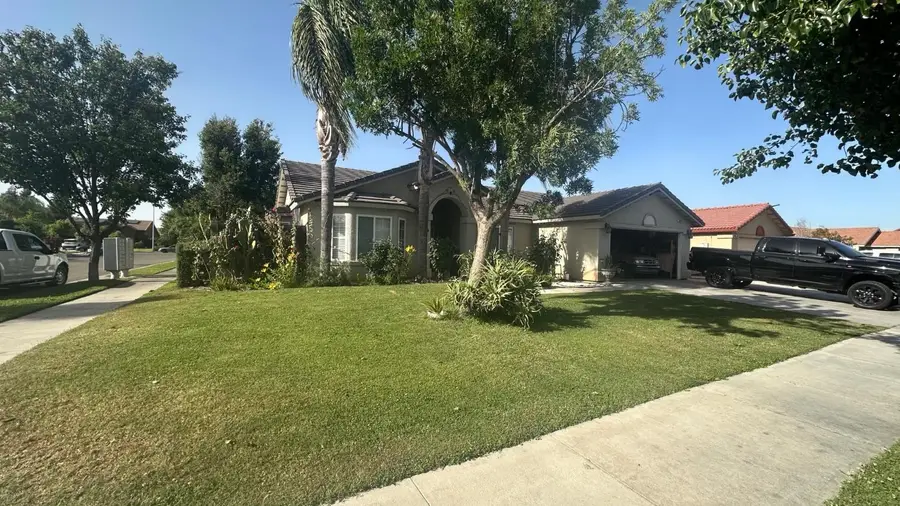 15888 W Stanislaus, Kerman, CA 93630 - #2