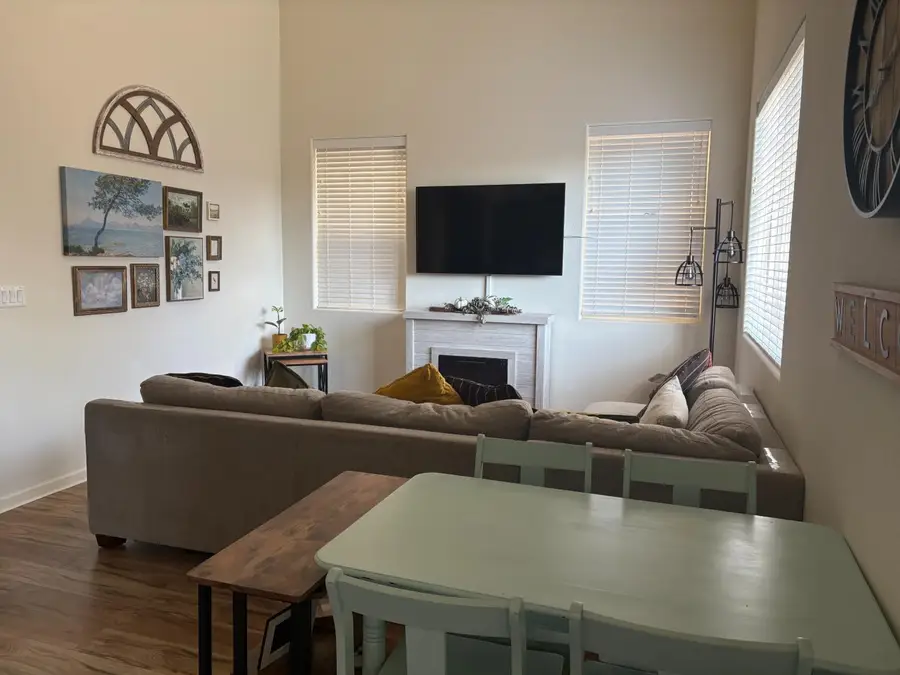 6153 E Peruna Way, Fresno, CA 93727 - #2