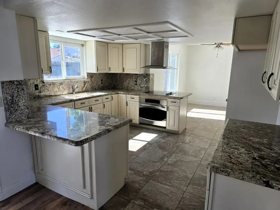 8879 N Barton Avenue, Fresno, CA 93720 - #2