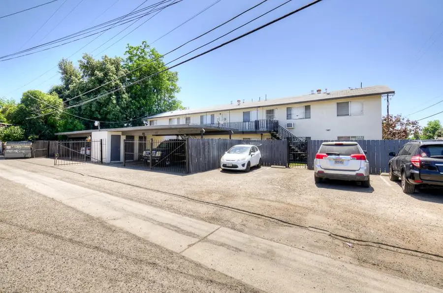 446 N Maple Avenue, Fresno, CA 93702 - #2