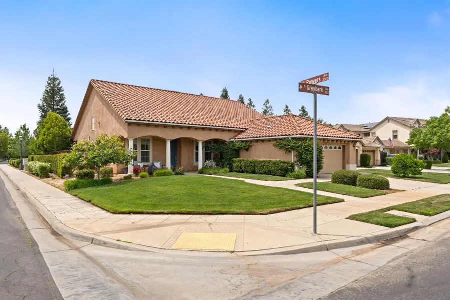 1812 N Graybark Avenue, Clovis, CA 93619 - #2