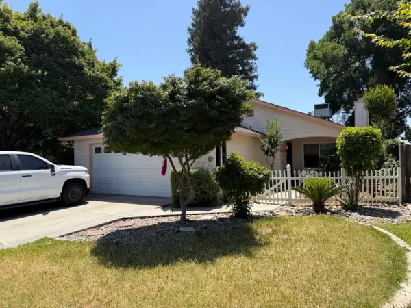 1220 Rayser Street, Kingsburg, CA 93631