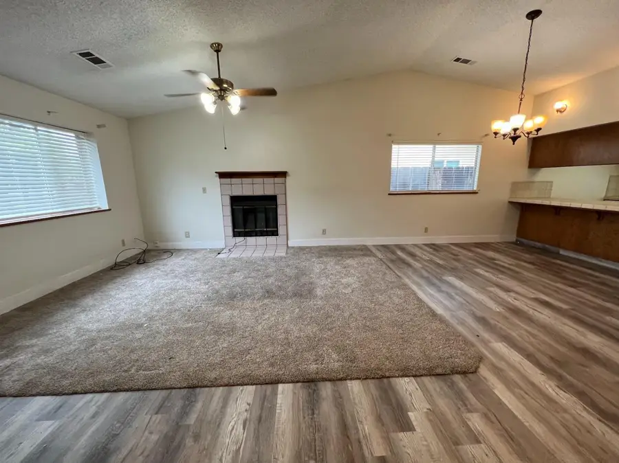 1656 North Way E, Dinuba, CA 93618 - #3