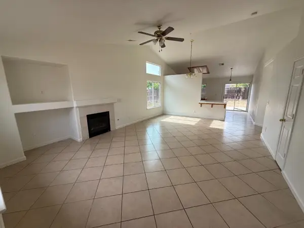 5467 E Byrd Avenue, Fresno, CA 93727