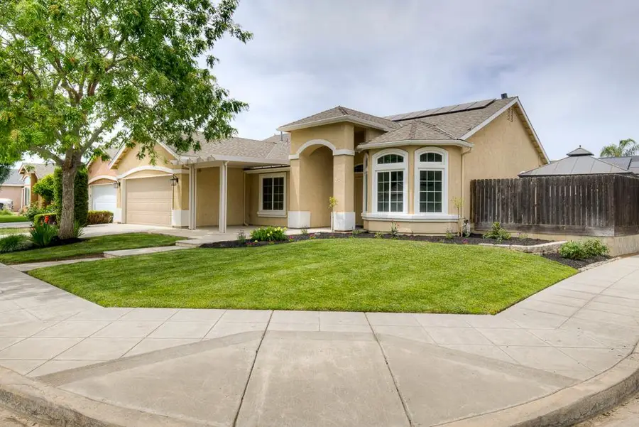 5048 W Brown Avenue, Fresno, CA 93722 - #2