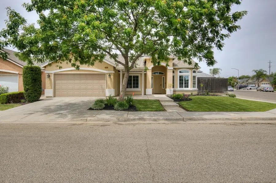 5048 W Brown Avenue, Fresno, CA 93722 - #3