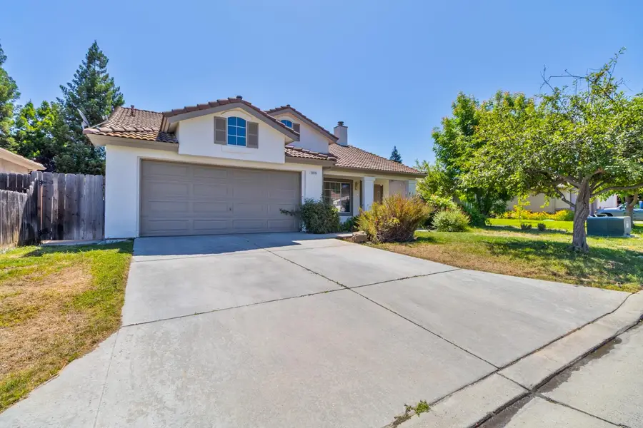 7416 N Carnegie Avenue, Fresno, CA 93722 - #2