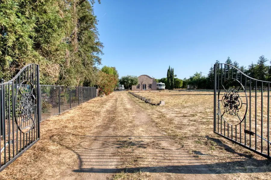 6691 E Olive Avenue, Fresno, CA 93727 - #2