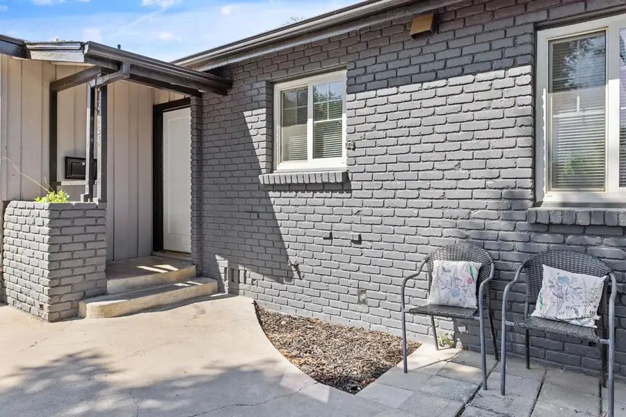 2424 W Fairview Court, Visalia, CA 93277 - #2