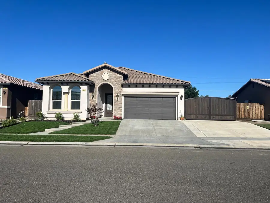 2434 S Claremont Avenue, Fresno, CA 93727 - #3